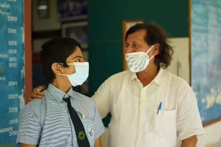 तेजस्वी तथा होनहार बालक अंशुमन रथ के  तीनों ओलंपियाड में प्रथम रैंक लाने पर प्रोफेसर अच्युत सामंत ने दी बधाई