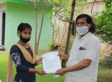 बेसहारा रनजीता बिस्वाल को मिला प्रोफेसर अच्युत सामंत का एकमात्र सहारा