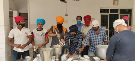 लाकडाऊन के पहले दिन भुवनेश्वर गुरुद्वारे की कोविद-19 लंगर सेवा का लाभ घर बैठे लगभग 200 कोविद संक्रमित मरीजों ने उठाई