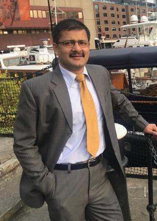शटडाऊन के दौरान गत रविवार को आई.जी.आपरेशन श्री अमिताभ ठाकुर ने जमालपुर की उत्तरा मुखर्जी के लिए देवदूत बनकर की सहायता