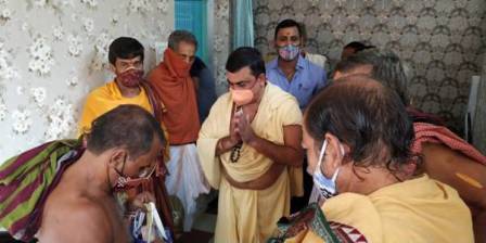 13मई से उत्कल विद्वत परिषद की ओर से मिल रहा है मुक्तिमण्डप ब्राह्मणों को यथासंभव सहयोग