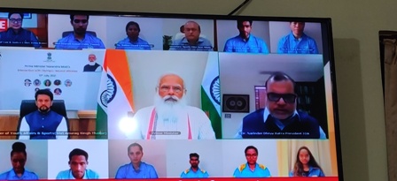 टोकियो ओलंपिक में जानेवाले भारत की तेज धाविका दुती चांद समेत 126 खिलाडियों को प्रधानमंत्री श्री नरेन्द्र मोदी का गुरुमंत्रः“खिलाडी मेडल पाने के तनाव से मुक्त होकर अपने-अपने बेहतर खेल प्रदर्शन पर ही फोकस करें।“