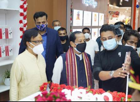 ओडिशा के नये प्रथम वनप्लस इक्सपीरियेंस स्टोर का उद्घाटन ओडिशा विधानसभा के स्पीकर  श्री सूर्यनारायण पात्र ने किया