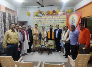 वीर सावरकर फाउंडेशन ने किया कोठारी बंधुओं की बहन को सम्मानित