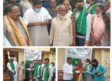 मुख्यमंत्री श्री नवीन पटनायक द्वारा, बीजू स्वास्थ्य कल्याण योजना तहत कार्ड वितरण कार्यक्रम कटक में उद्घाटित हुआ