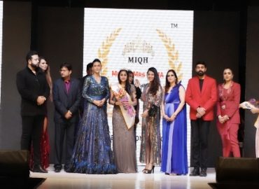 भुवनेश्वर की सुमन शुक्ला बनीं मिस एण्ड मिसेज इण्डिया क्वीन आफ  हार्टः2021(वेस्ट जोन)