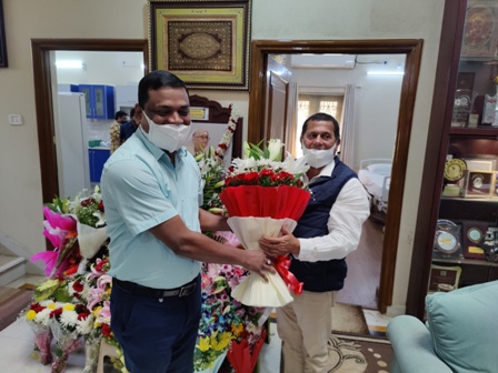 कोरोना दिशानिर्देश के साथ प्रोफेसर अच्युत सामंत ने आध्यात्मिक तरीके से मनाया अंग्रेजी नव वर्षः2022 का पहला दिवस उनके हजारों शुभचिंतकों ने दी उन्हें नव वर्ष की बधाई