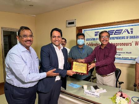 कैपिटल फोर्ड के य़ुवा उद्योगपति श्री सिद्धार्थ गर्ग  “नेक्सट जेनेरेशन इन्टरप्रेनियर अवार्ड” से  सम्मानित