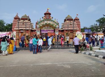 रामनवमी पर परशुराम मित्रमण्डल, भुवनेश्वर की ओर की गई शीतल पेय तथा जलसेवा