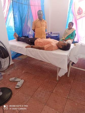 अक्षय तृतीया के दिन मारवाडी महिला समिति,भुवनेश्वर ने लगाया दो स्थानों पर सेवा शिविर