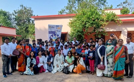 आपणो  परिवार ने अनाथ बच्चो के बिच मनाई मदर्स डे