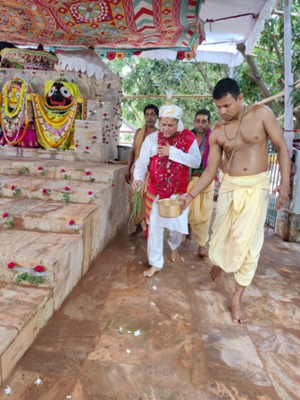 भुवनेश्वर वाणीक्षेत्र स्थित कीस जगन्नाथ मंदिर  प्रांगण में देवस्नान पूर्णिमा अनुष्ठित