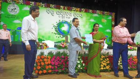 जवाहर नवोदय विद्यालय कटक को मिला प्रकृति मित्र सम्मान