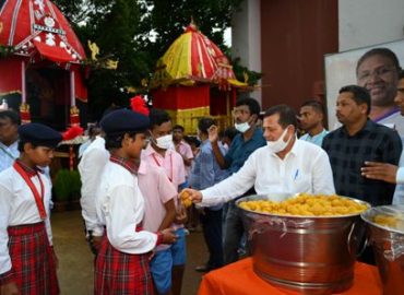 ओडिशा की द्रौपदी मुर्मू के भारत की    प्रथम आदिवासी महिला राष्ट्रपति बनने पर  कीस के कुल तीस हजार आदिवासी बच्चों में  छाई खुशी की लहर
