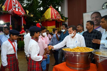 ओडिशा की द्रौपदी मुर्मू के भारत की    प्रथम आदिवासी महिला राष्ट्रपति बनने पर  कीस के कुल तीस हजार आदिवासी बच्चों में  छाई खुशी की लहर