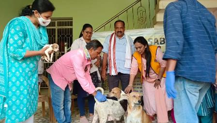 मिशन सब(सर्विंग एनिमल्स एंड बर्ड्स) और लायंस क्लब ओफ़ कटक पर्ल द्वारा वर्ल्ड रबीस डे पालित किया गया