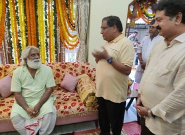 परमपाद स्वामी माणिक महाप्रभु महाराज का भुवनेश्वर ओम् निवास पर हुआ आध्यात्मिक अभिनन्दन