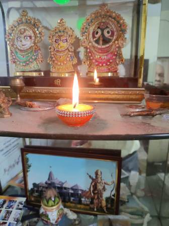 भुवनेश्वर ओमनिवास पर विधि विधान से मनायी गई दीवाली