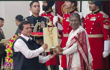 भारत की महामहिम राष्ट्रपति द्रौपदी मुर्मू द्वारा प्रो.अच्युत सामंत, प्राणप्रतिष्ठाताःकीट-कीस तथा कंधमाल लोकसभा सांसद ने ग्रहण किया  राष्ट्रीय खेल प्रोत्साहन पुरस्कार-2022