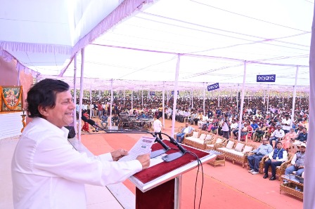 कीस अभिभावक महाकुम्भ में लगभग एक लाख आदिवासी अभिभावकों ने हिस्सा लिया