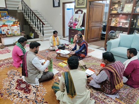 प्रो.अच्युत सामंत द्वारा मकरसंक्रांति पर संगीतमय सुंदरकांड पाठ आयोजित