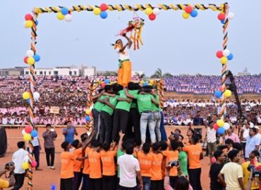 कीस  के बच्चों ने आलीवुड कलाकारों के साथ  खेली होली