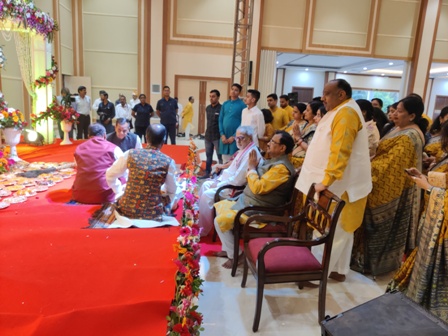 ओडिशा की प्रथम महिला स्वर्गीया सुशीला देवी अग्रवाल की पुण्य स्मृति में राजभवन भुवनेश्वर के अभिषेक सभागार में  श्रीश्याम भजन संध्या आयोजित