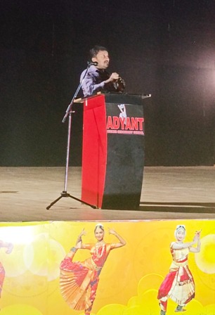 अद्यंत उच्चतर माध्यमिक विद्यालय ( हाइयर सेकन्डेरी स्कूल) में पद्मश्री श्री आनंद कुमार (हुये सम्मानित) का हुआ सम्मान