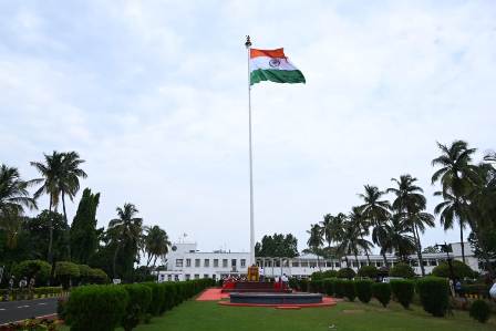 ओडिशा राजभवन में लगा सबसे ऊंचा राष्ट्रीय ध्वज