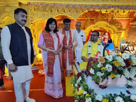 कथाव्यास गिरिधर गोपाल शास्त्री ने आज की कथा में राम के तीन  भक्त-मित्र बताये।रामकेवट-संवाद सभी को अच्छा लगा।