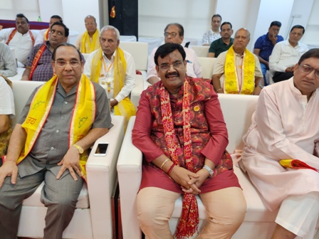 कथाव्यास आचार्य गिरिधर गोपाल शास्त्री द्वारा रामकथा के चौथे दिवस पर  सीताराम विवाह जैसे  अनेक रोचक प्रसंगों पर हुआ प्रवचन