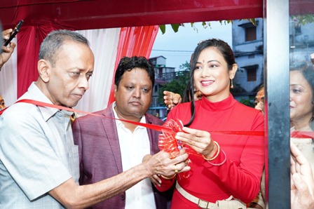 अनगुल में खुला ओडिया फिल्म अभिनेत्री अर्चिता साहू द्वारा रेमण्ड का नया शोरुम