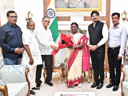 राष्ट्रपति द्रौपदी मुर्मू से मिला  विप्र फाउण्डेशन का एक प्रतिनिधि मण्डल