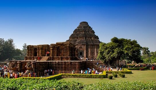 कोणार्क का विश्व विख्यात सूर्यमंदिरः एक अवलोकन