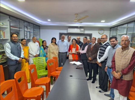 भुवनेश्वर उत्कल-अनुज हिन्दी वाचनालय में  स्वरचित कवितापाठ आयोजित