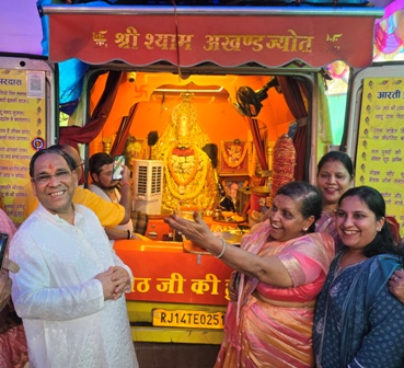 भुवनेश्वर झारपाड़ा स्थित श्रीश्यामंदिर में सेवा समिति के अध्यक्ष पवन गुप्ता तथा सचिव सुरेश कुमार अग्रवाल की अगुआई में सभी आगत श्यामभक्तों ने किये श्रीश्याम आराधना अखण्ड ज्योति के दर्शन