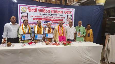 संस्कृत भाषा के लिए प्रोफेसर एन. सी. पंडा को संस्कृत महामहोपाध्याय पुरस्कार से सम्मानित किया गया