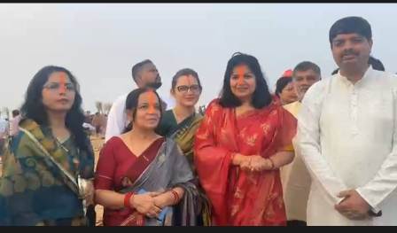 उदीयमान सूर्य को भोर के अर्घ्य के साथ ही भुवनेश्वर बालीयात्रा कुआखाई छठघाट पर संपन्न हुआ   चार दिवसीय सूर्योपासना का महापर्व छठ