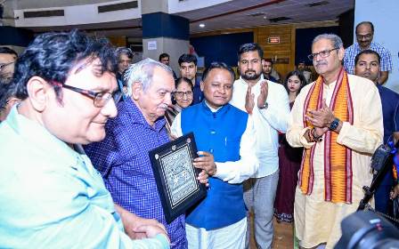 डॉ शंकर लाल पुरोहित ओड़िशा के मुख्यमंत्री श्री मोहन चरण माझी द्वारा सम्मानित