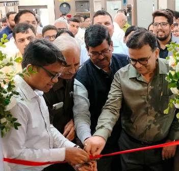 लक्ष्मीसागर में स्वस्तिक सैनिटेशन के नए भव्य शोरूम का उद्घाटन