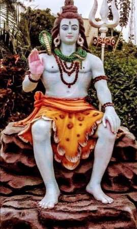 सावन मास का आज पहला सोमवार है.