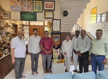 स्वर्गीया इंदिरा पटनायक को प्रोफेसर अच्युत सामंत की ओर से दी गई श्रद्धांजलि
