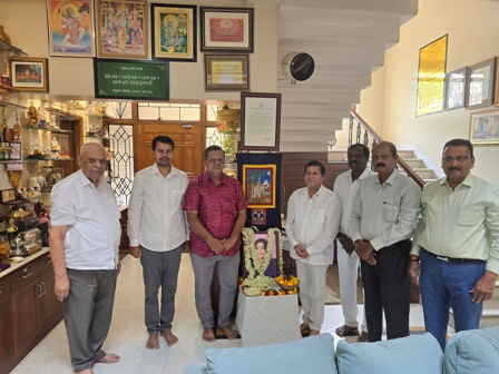 स्वर्गीया इंदिरा पटनायक को प्रोफेसर अच्युत सामंत की ओर से दी गई श्रद्धांजलि