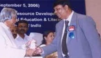 आज शिक्षक दिवस है. सभी शिक्षकों को इसकी हार्दिक शुभ कामनाएं