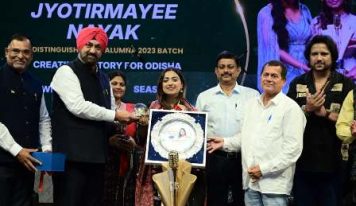 इंडियन आइडल विजेता ज्योतिर्मयी नायक का कीट डीम्ड विश्वविद्यालय,भुवनेश्वर में हुआ भव्य सम्मान;
